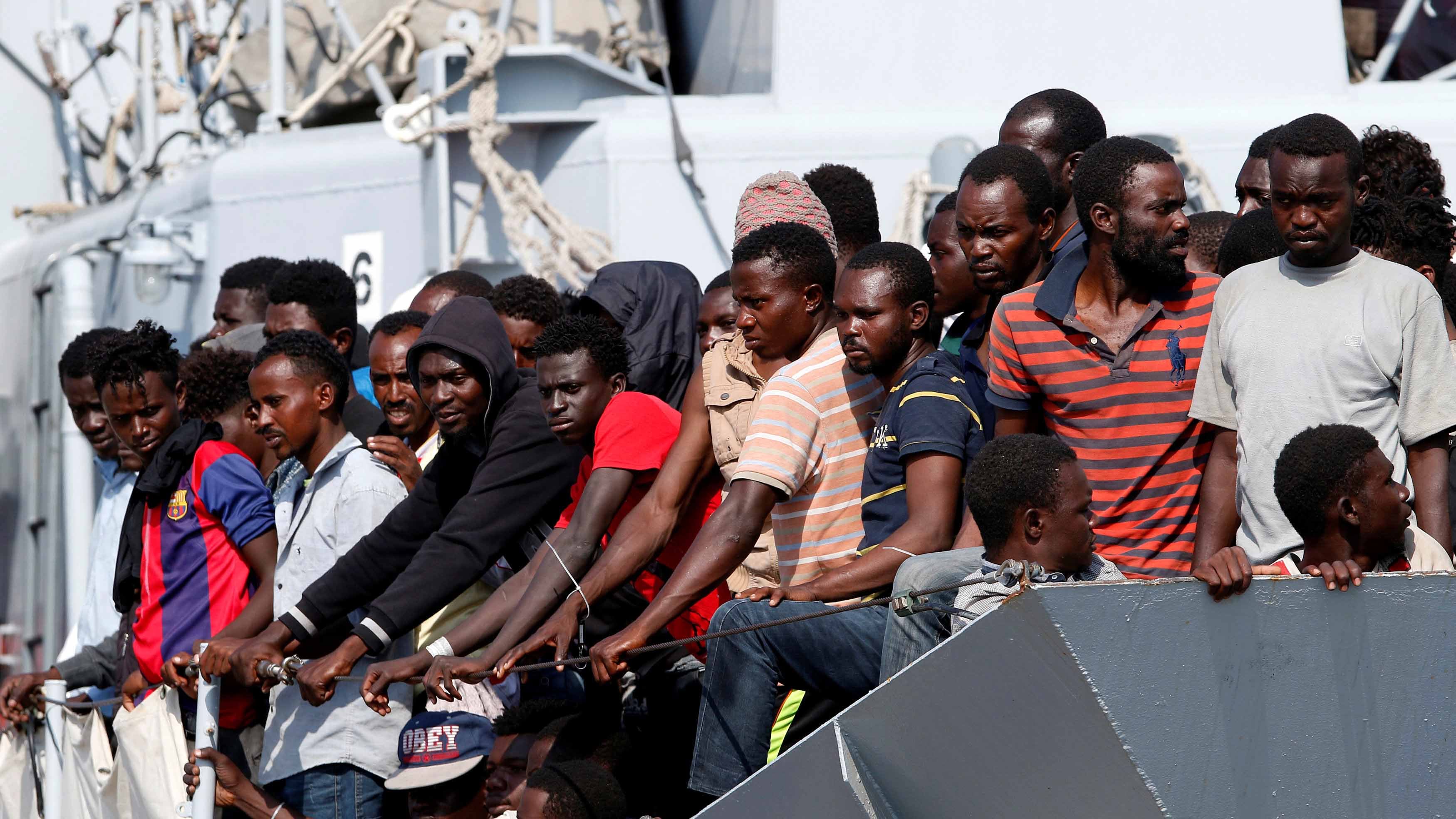 Una flotta per gli infettati: ecco il piano per i migranti