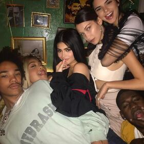 Kylie Jenner, seno in mostra su Instagram 7
