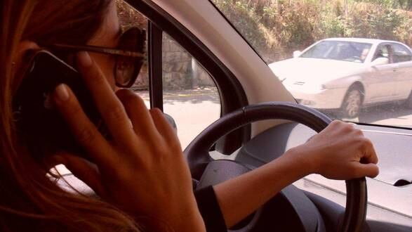 Telefonino al volante? Usa peggio dell'Europa