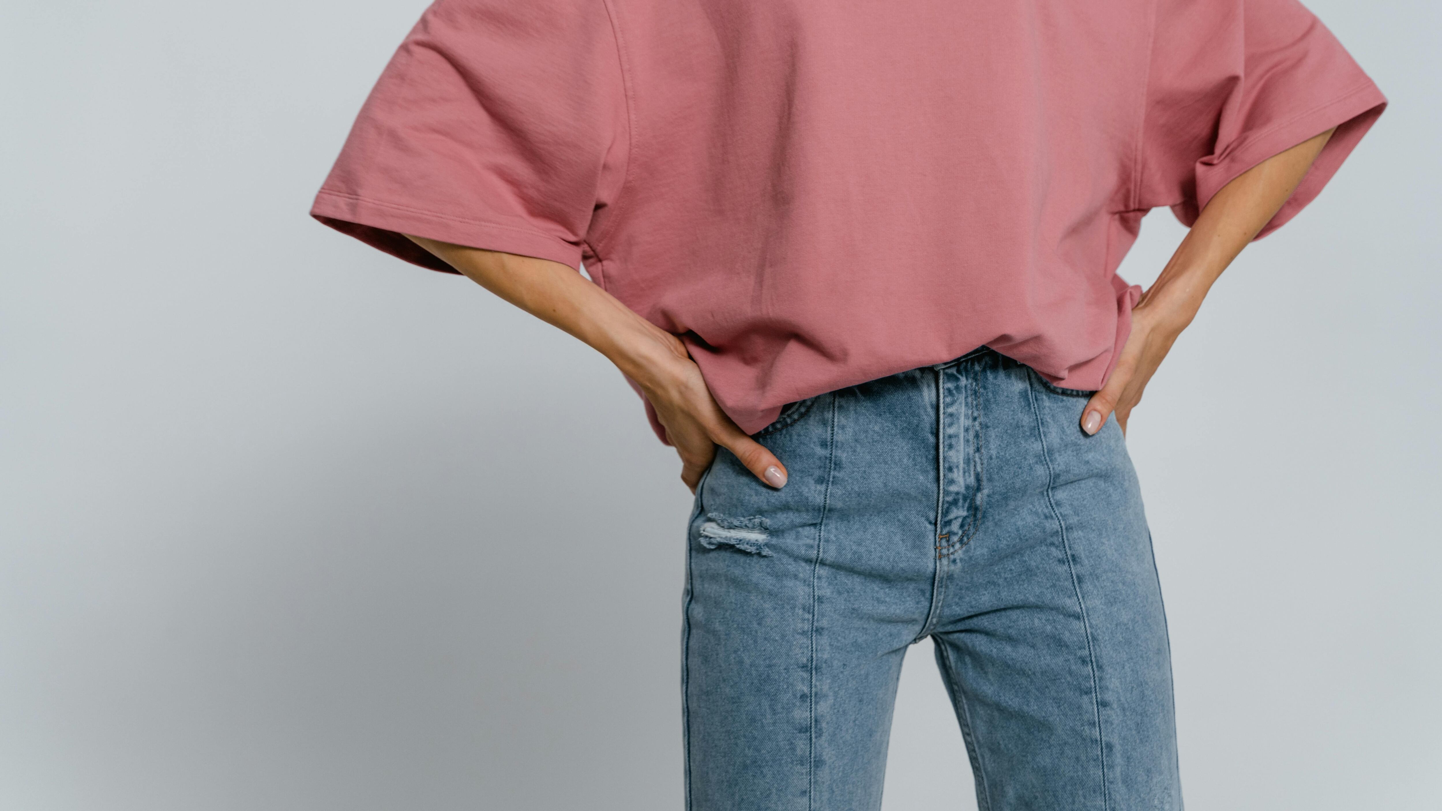 Jeans a vita alta, i modelli per le over 50 e come indossarli