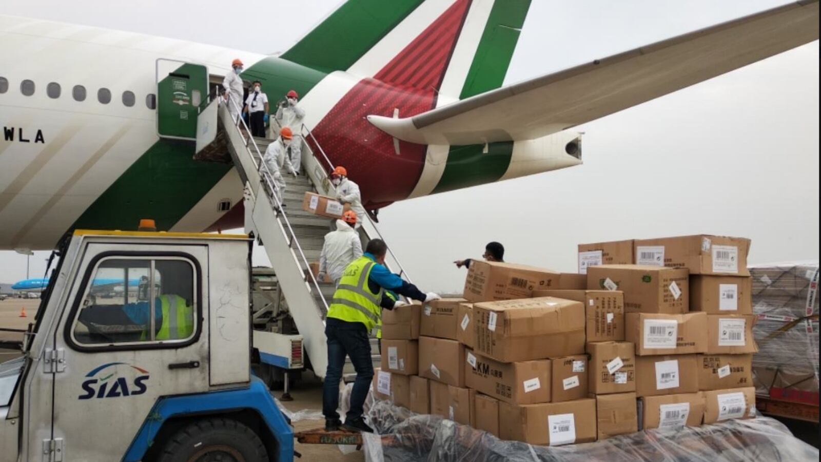 I big dei cieli in allarme: ogni aereo a terra brucia 4 milioni al mese