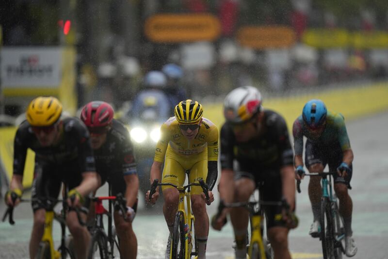 Tour 2025 tappa 21 Pogacar fuga