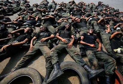 Polvere e prove di forza: gli allenamenti dei commandos thailandesi 16