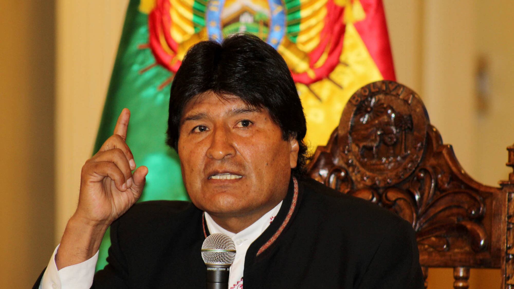 Bufera su Evo Morales: "Ha usato fondi pubblici per costruirsi una reggia"