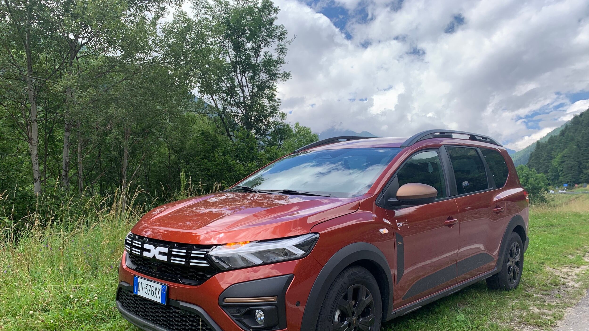 Dacia Jogger Hybrid 140: l’ideale per viaggiare in compagnia, anche sette posti