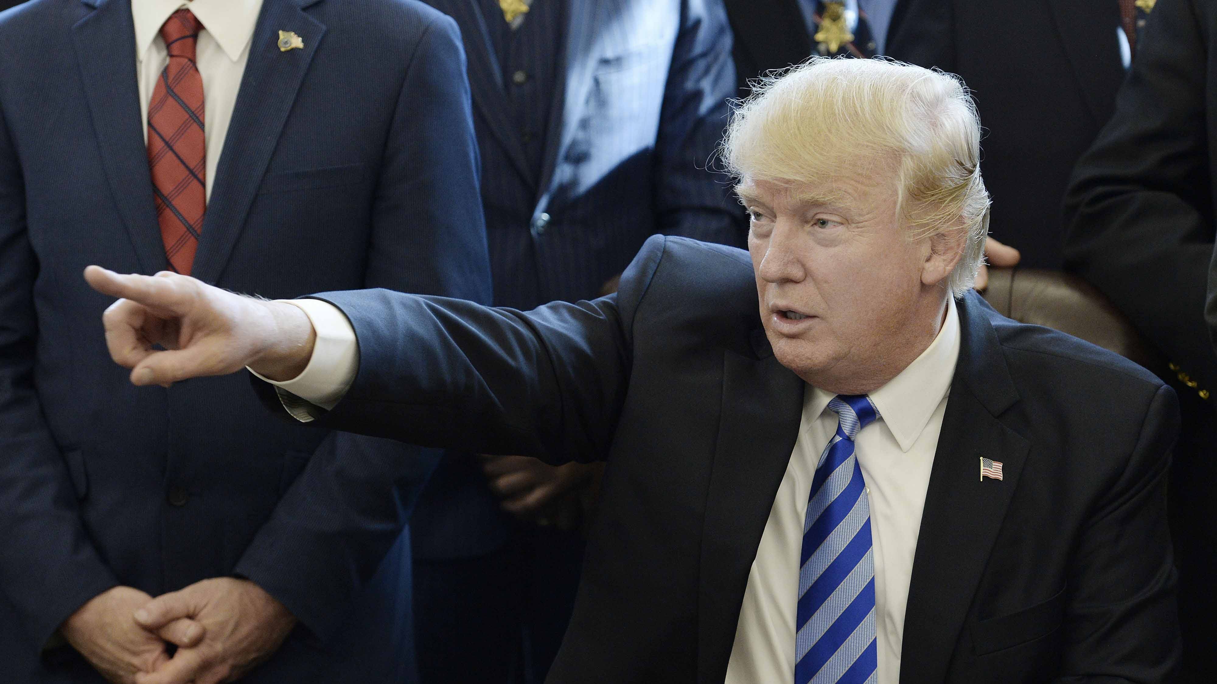 Trump: "I nuovi aerei sono troppo complessi, meglio quelli vecchi"