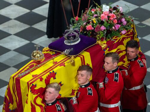"La morte è irreversibile". Il mistero del funerale di Elisabetta II