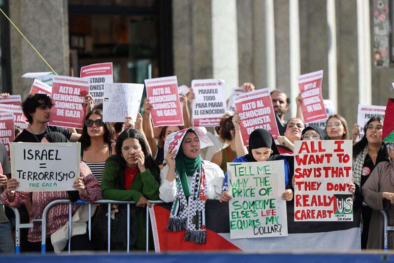 Proteste pro Palestina alla Vuelta, tensioni e cariche: ecco le immagini degli scontri di Madrid 26