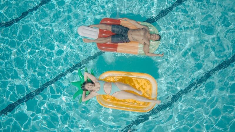 Piscina e sole
