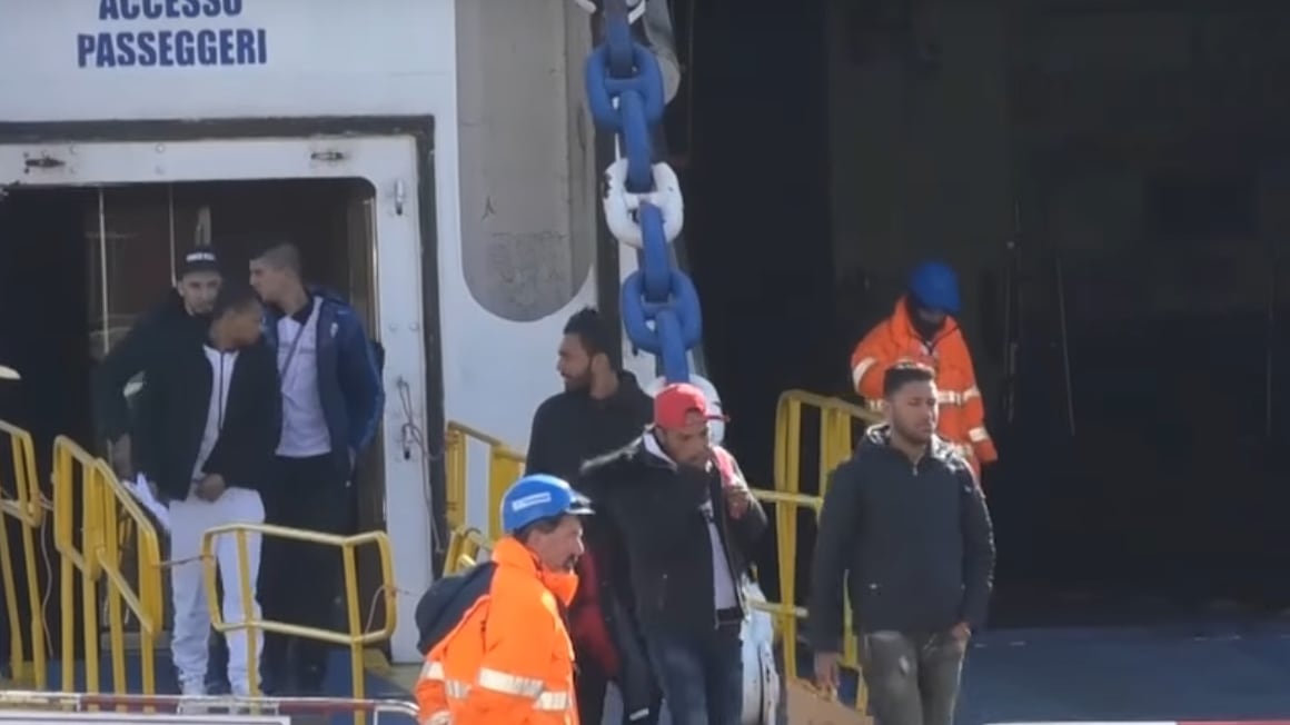 "Le Ong aiutano gli scafisti" Scontro tra polizia e procura