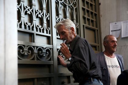 Grecia, code alla National Bank riaperta oggi 10