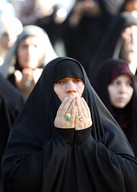 Festa del Sacrificio, i colori delle mani delle donne 5