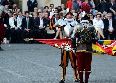 Le nuove guardie svizzere giurano in Vaticano 8