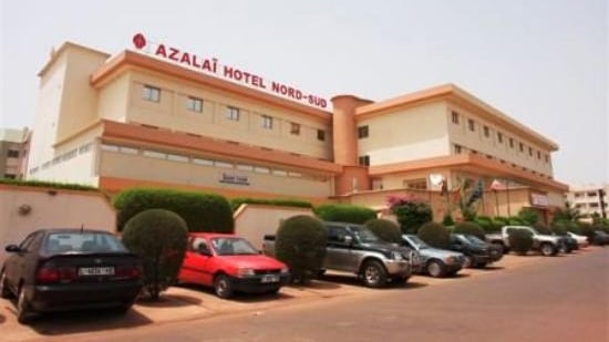 Mali, spari in hotel contro militari Ue