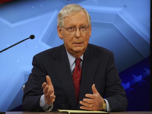 McConnell lascerà la guida del Gop al Senato: perché così spiana la strada a Trump