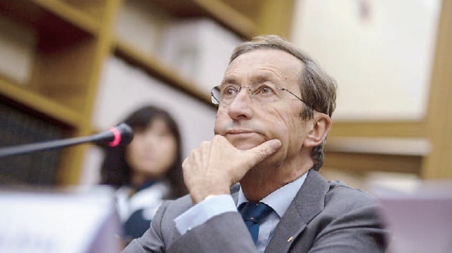 Fini, addio sogni di boria: ora cerca un ufficio gratis