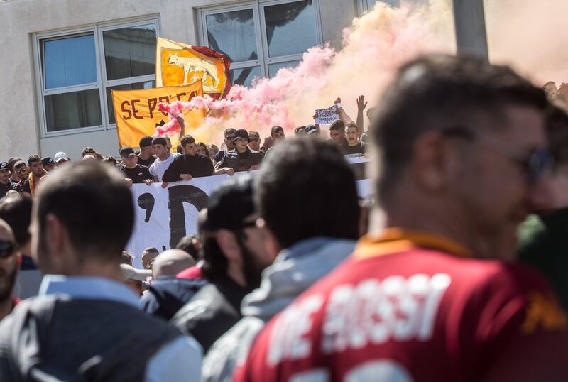 I tifosi della Roma protestano per De Rossi 4