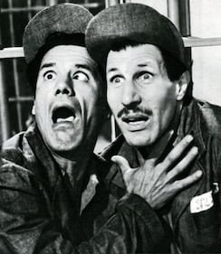 Ciccio Ingrassia con Franco Franchi ne "I due evasi" (1964)