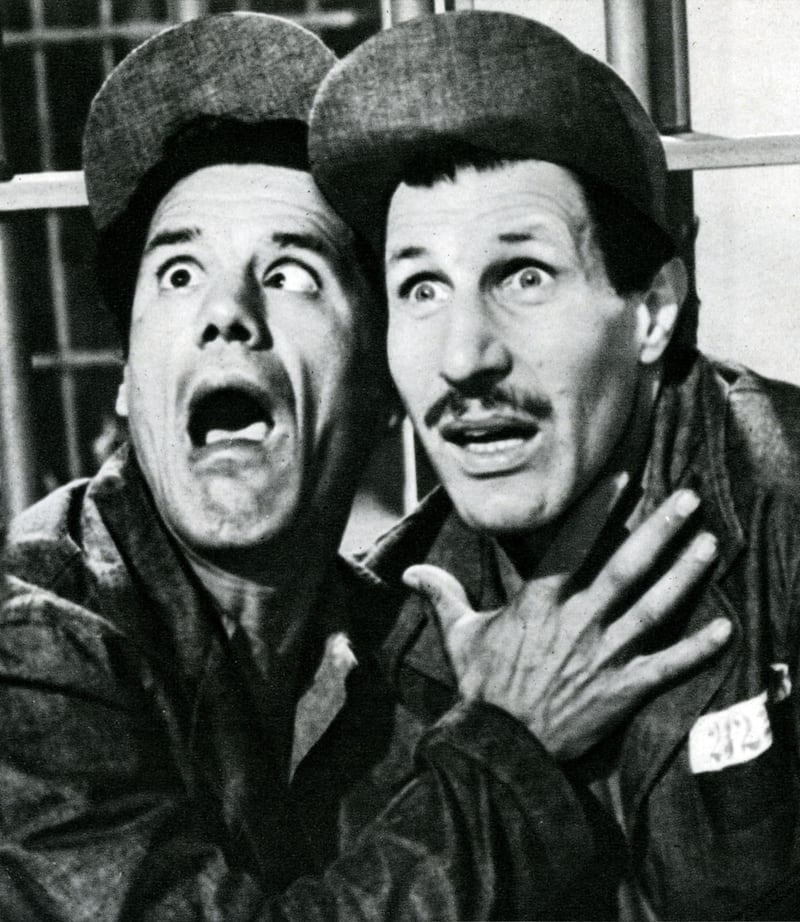 Ciccio Ingrassia con Franco Franchi ne "I due evasi" (1964)