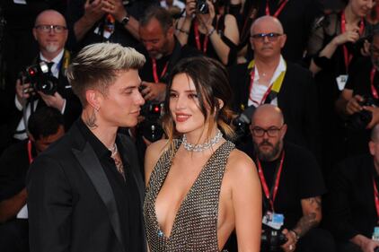 Trasparenze e scollatura, Bella Thorne è super sexy a Venezia 3