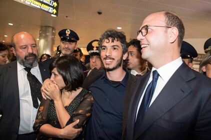 Gabriele Del Grande, l'arrivo all'aeroporto di Bologna 3