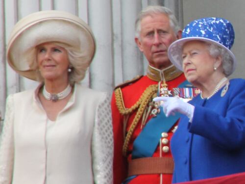 Royal Baby, la reazione di Camilla davanti alle foto di Archie