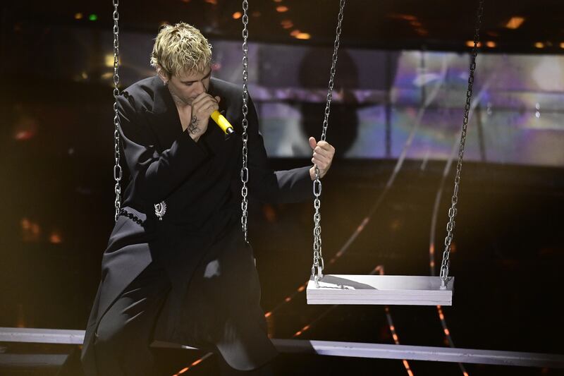 Sanremo 2024: ecco il look della finalissima del Festival di Mr.Rain 2