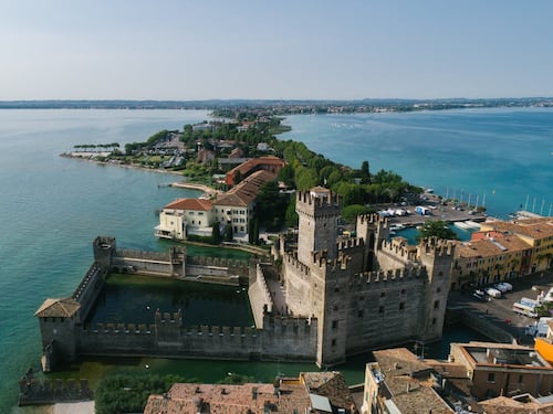Troppi ingorghi di pedoni. Ecco a Sirmione gli "street tutor"