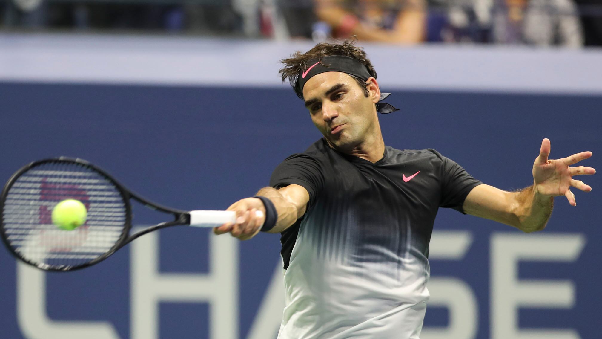 Tennis : Federer sconfitto in finale, ad Halle trionfa Coric