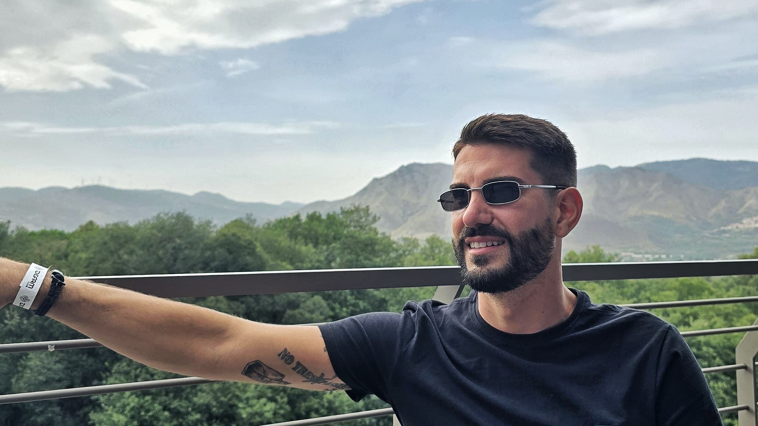 "Mi hanno rubato la ruota della carrozzina". Da eroe anti-Covid all'incidente, l'odissea di Andrea