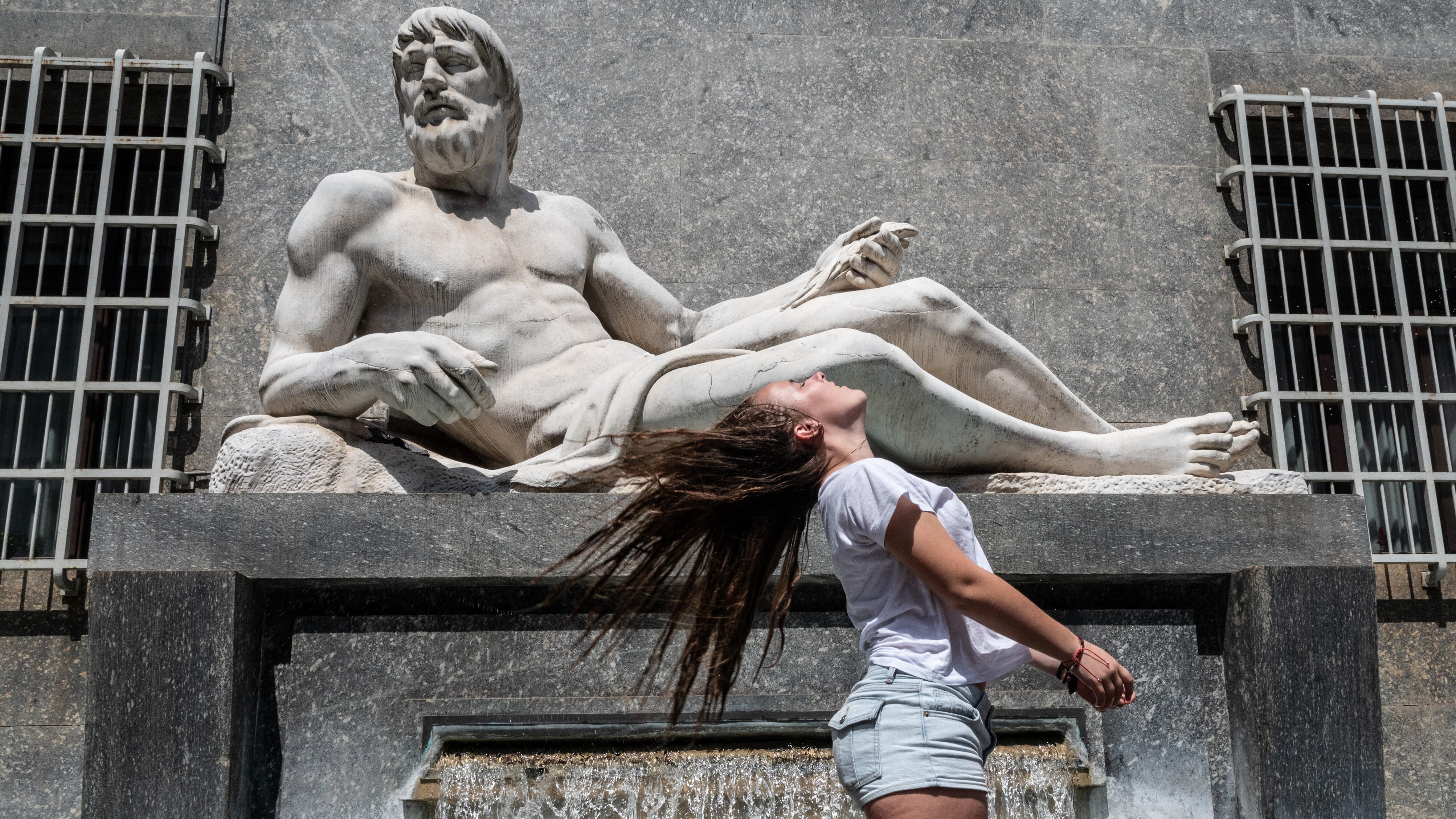 "Giorgia, fa caldo..."