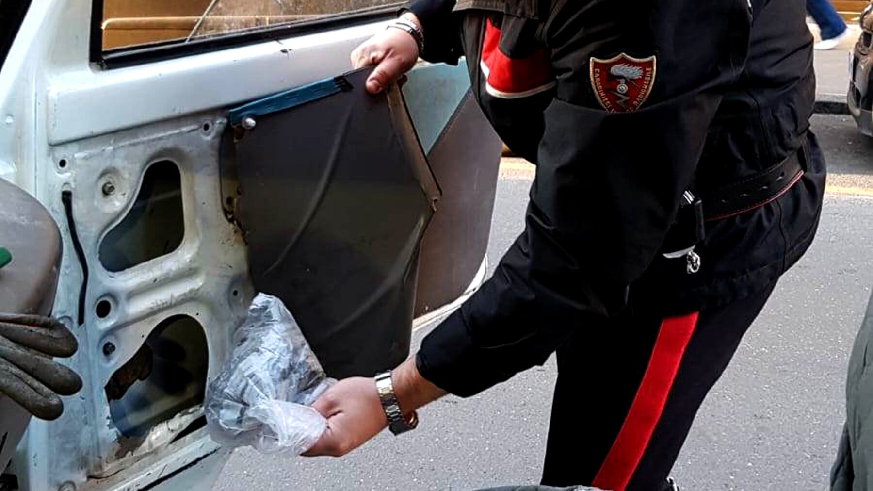 Droga nascosta nel motocarro, arrestato 40enne