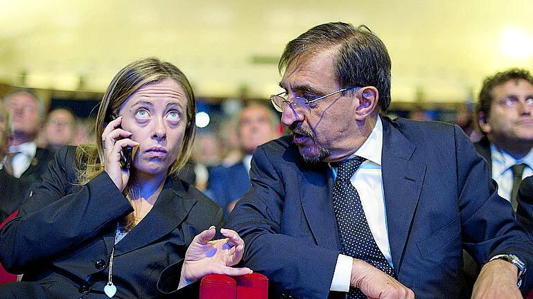 Fdi apre al Cav: «Riunirsi per battere il Pd»