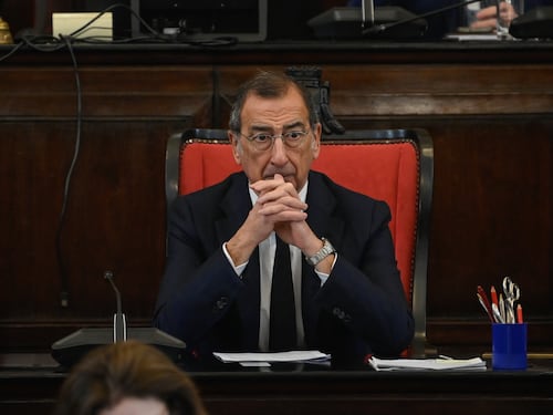 Sala, cade "l'induzione indebita". "Resto a lavorare con passione"