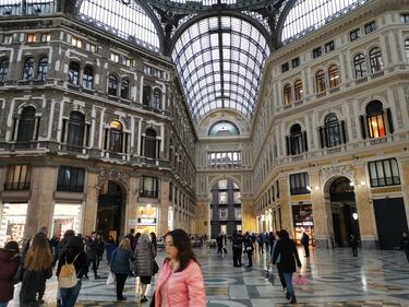 Tra insidie e fascino, nella Galleria Umberto di Napoli 9