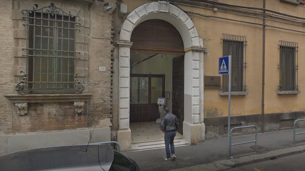 Straniero entra in una casa e abusa sessualmente di ragazzo autistico