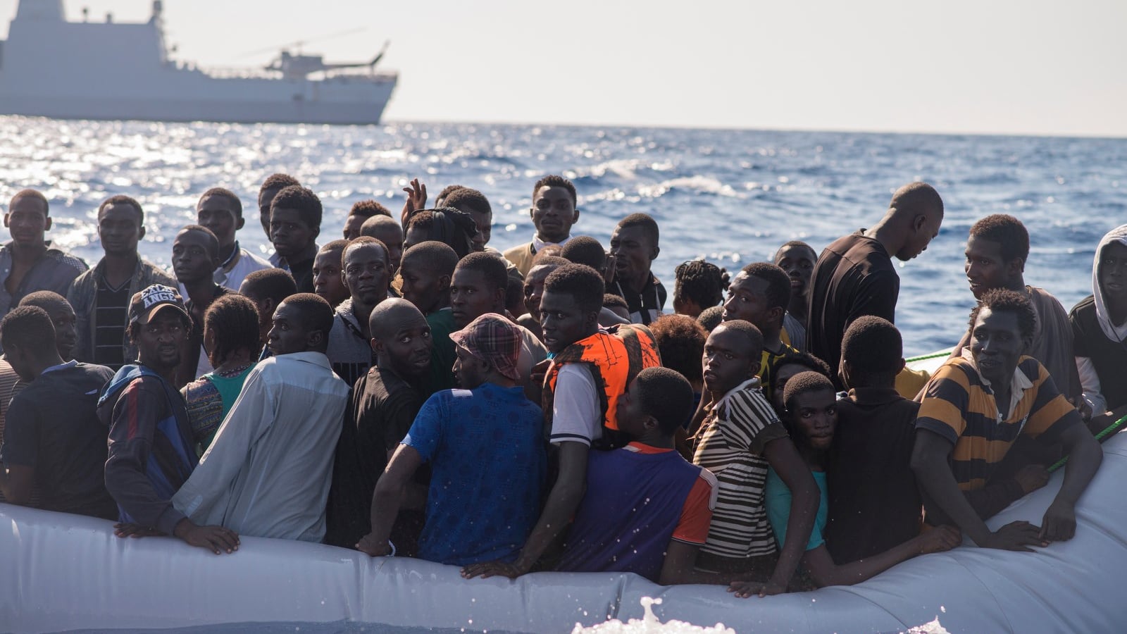 Mille profili chiusi dalla polizia: organizzavano i traffici di migranti