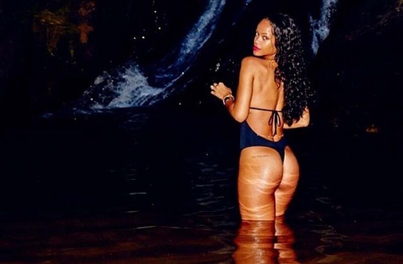 Rihanna nuda per un video, foto 16
