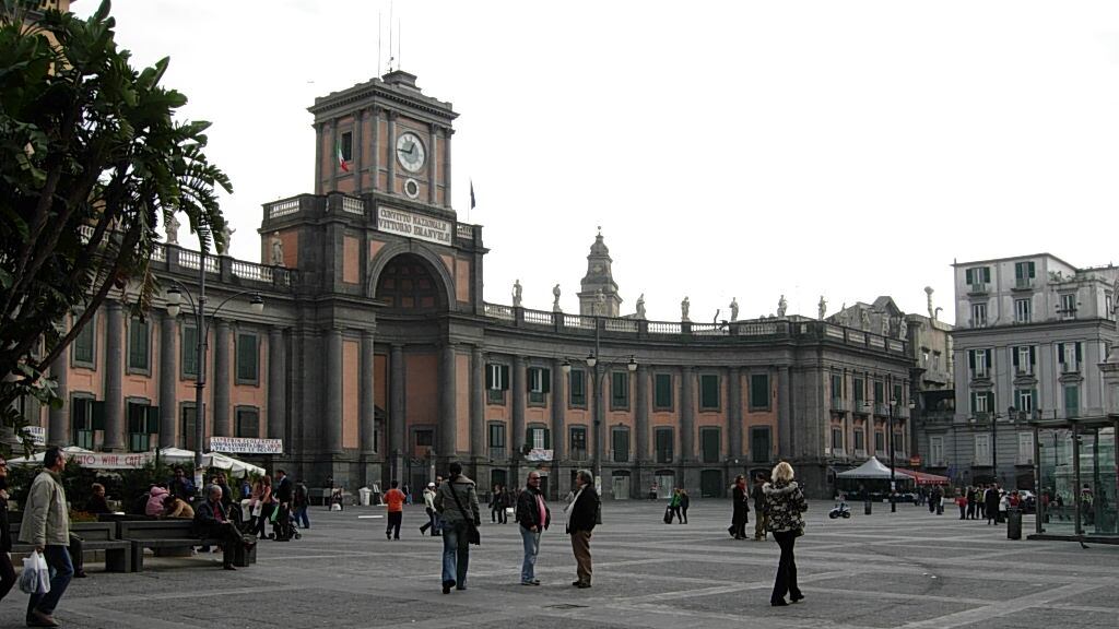 Libri, cazzotti e caffè: Napoli piange l'editore e il maestro della tazzina