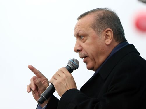 Finalmente l'Europa scopre i ricatti islamisti di Ankara
