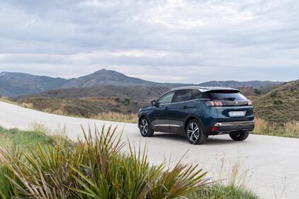 Peugeot 3008 Hybrid 136: la gallery  2