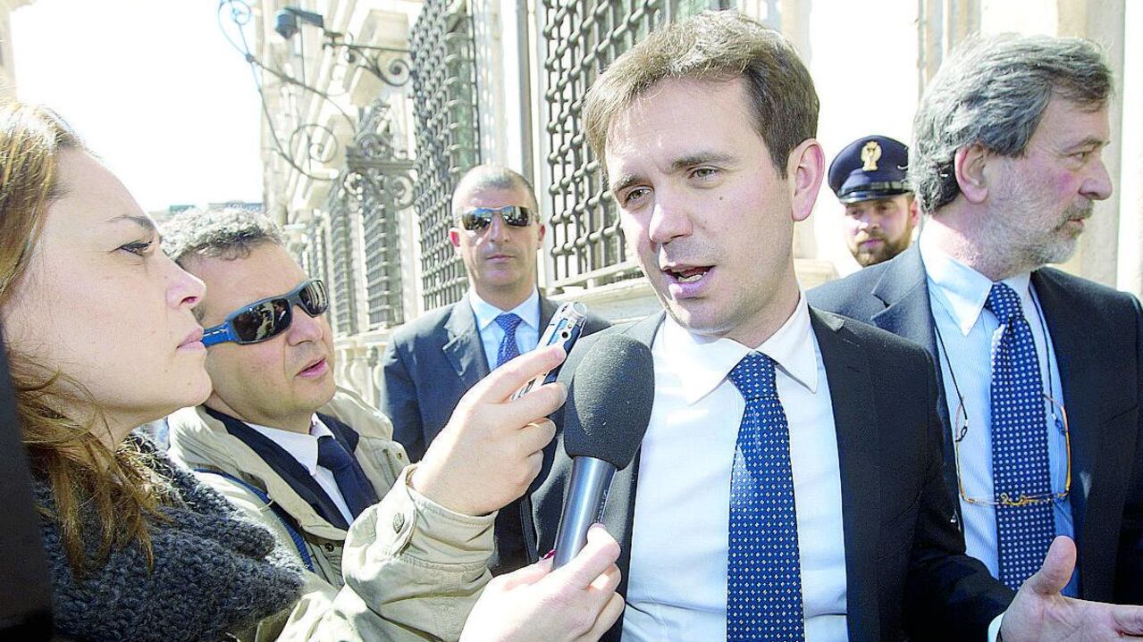 Pavia, Cattaneo va al ballottaggio