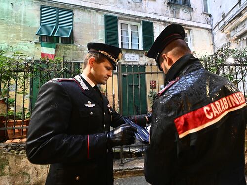 "Ha urlato insulti razzisti prima di scoccare la freccia"