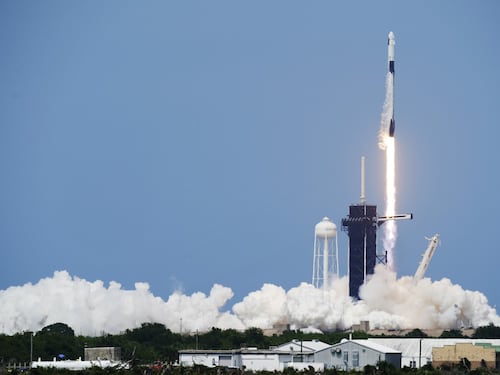 SpaceX, la storia è scritta: lanciata la navicella Crew Dragon