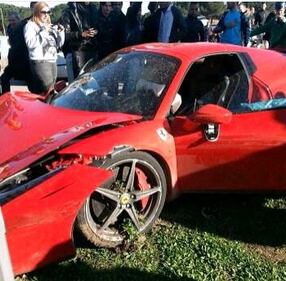 L'ex rossonero Niang si schianta con la Ferrari contro un albero 2