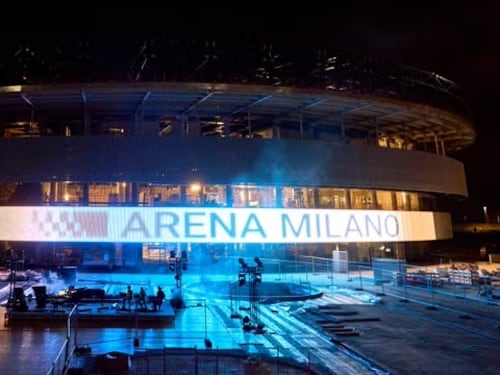 Luci sulla facciata dell'Arena Santa Giulia. Evento con 250 ospiti tra sport e cultura