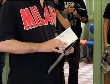 Milano, Salvini va a votare in bermuda  7