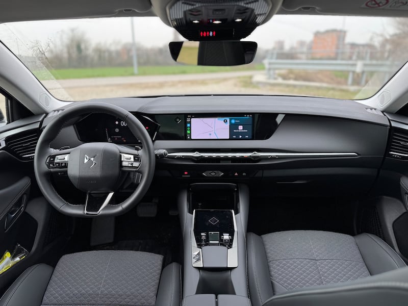 DS 4 Hybrid, guarda la gallery della berlina premium francese 17