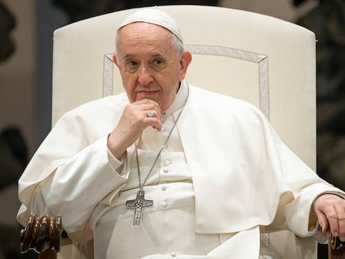 Il dossier dei giornalisti: "Preti pedofili in Spagna". Il Papa apre un'inchiesta