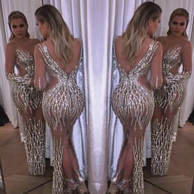 Kim e Khloe Kardashian, sfida di lati b 9